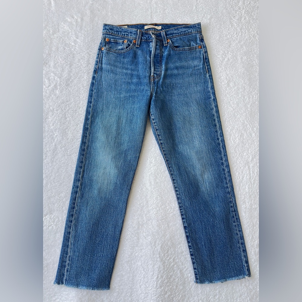 Levi’s Wedgie Straight Jeans Size 28 Medium Wash High Rise Raw Hem Vintage Fade